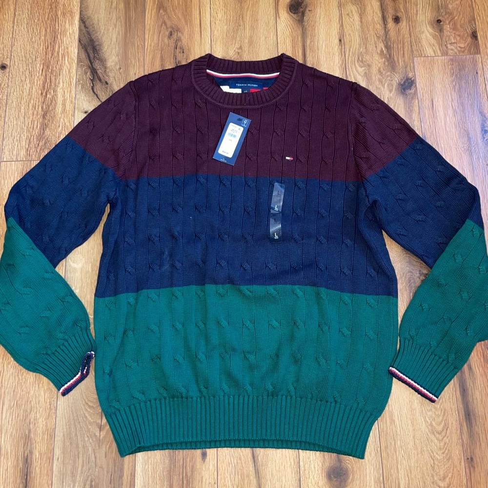 Men's Multicolor Sweater 

NWT Tommy Hilfiger Sweater size Large
MSRP $84.50